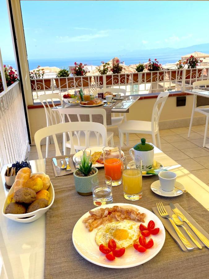 Residenza Il Barone Bed & Breakfast Тропеа Екстериор снимка